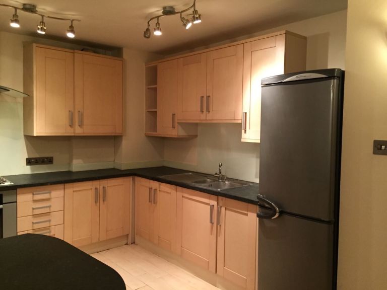 Flat Broomhill Road in Greater London