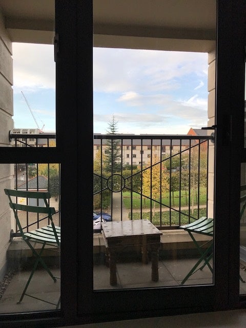 Flat Manor Gardens in Greater London