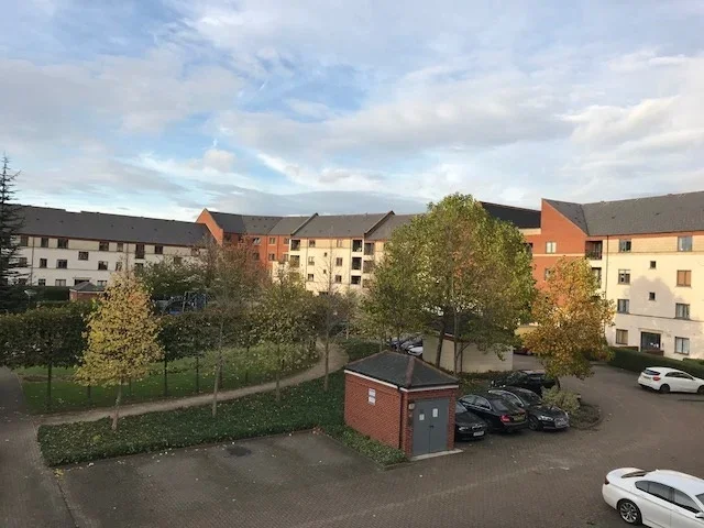 Flat Manor Gardens in Greater London