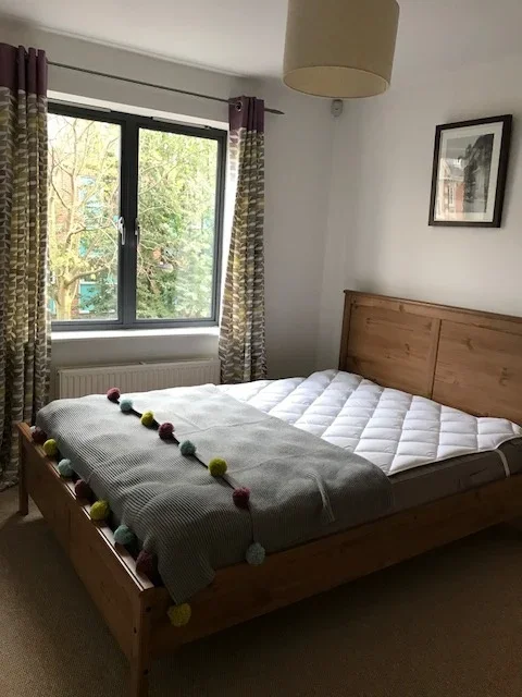 Flat Manor Gardens in Greater London