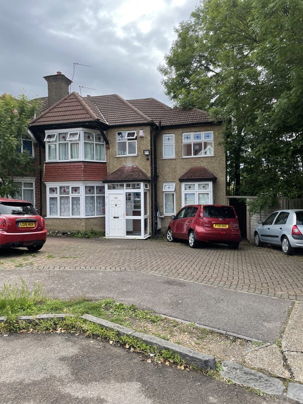 Room Ambleside Gardens in Greater London