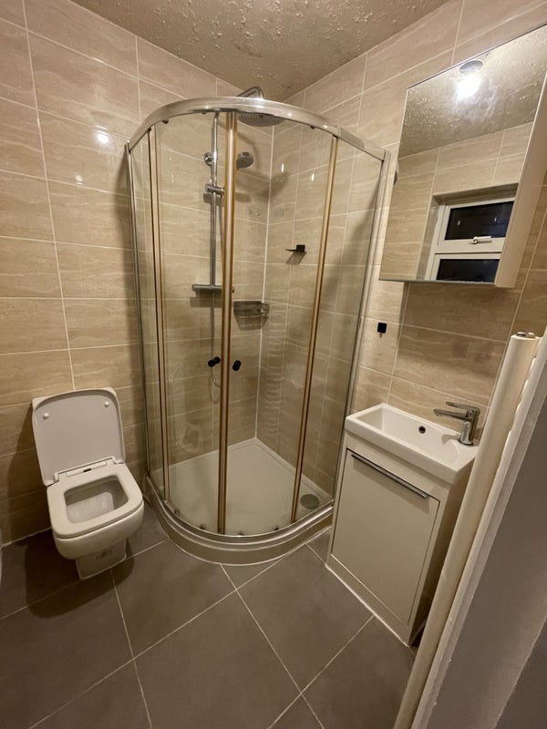 Room Ambleside Gardens in Greater London