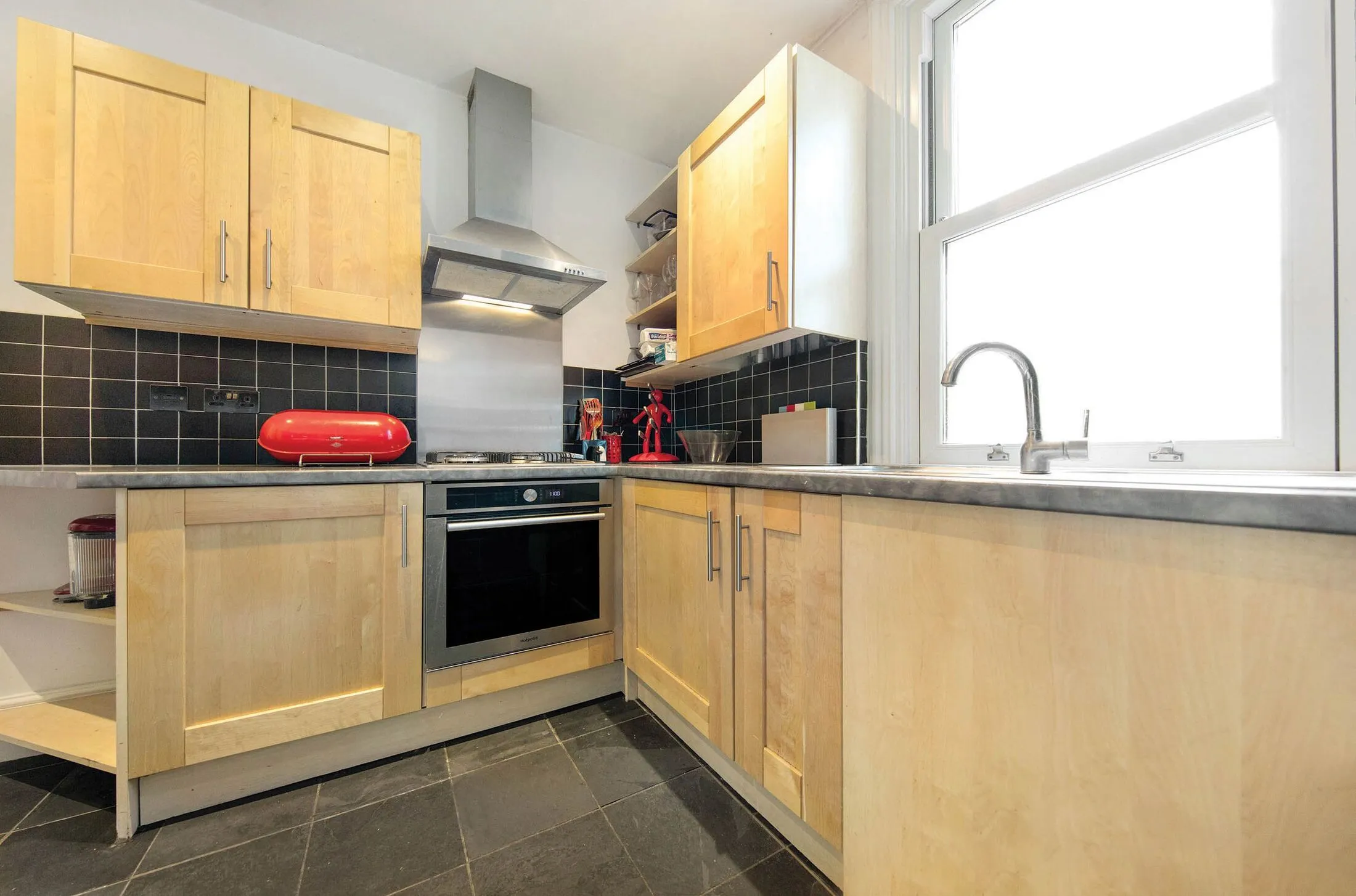 Flat Tierney Road in Greater London