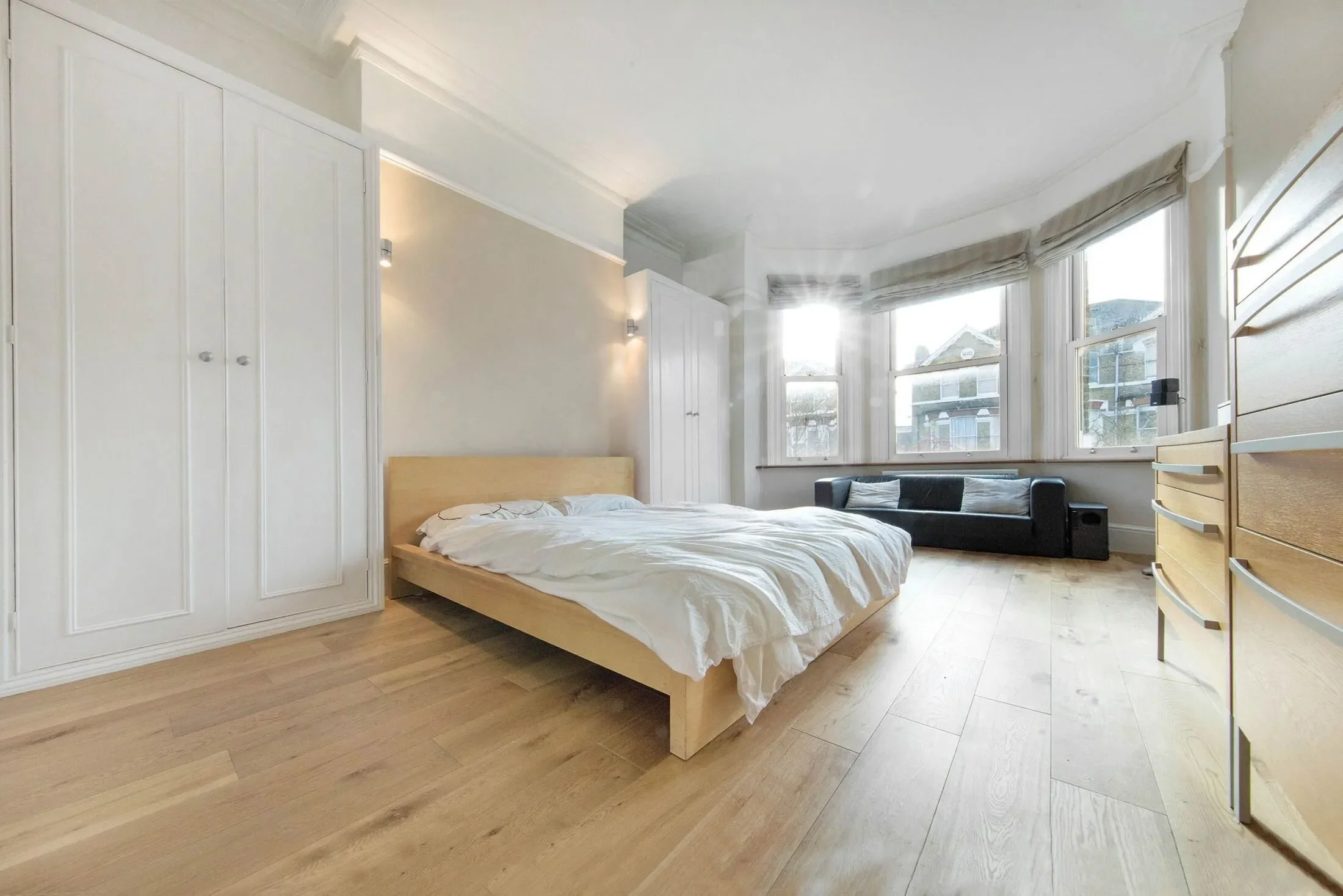 Flat Tierney Road in Greater London