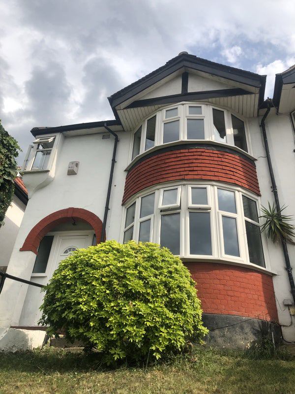 Room Knollys Road in Greater London