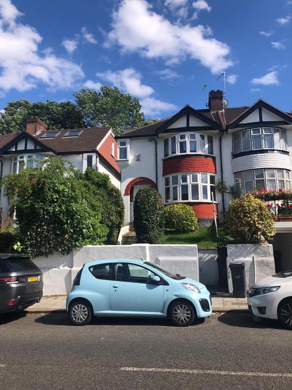 Room Knollys Road in Greater London