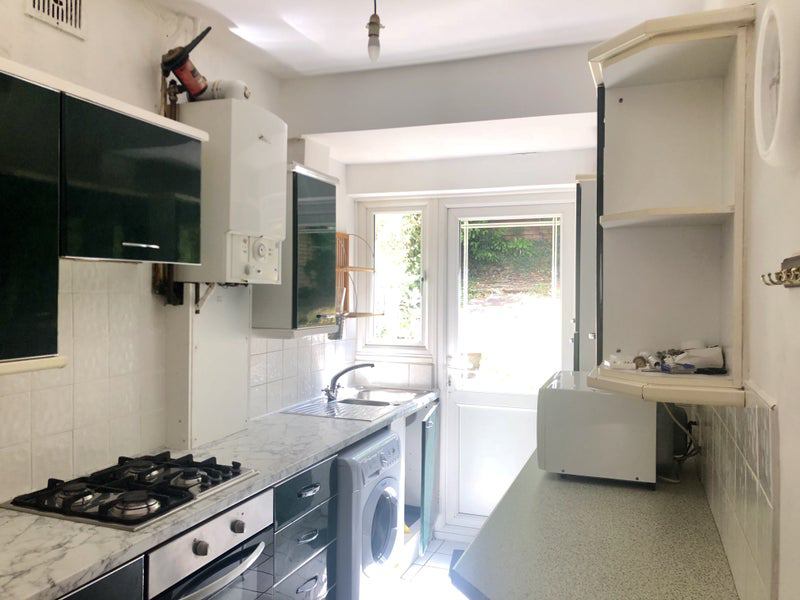Room Knollys Road in Greater London