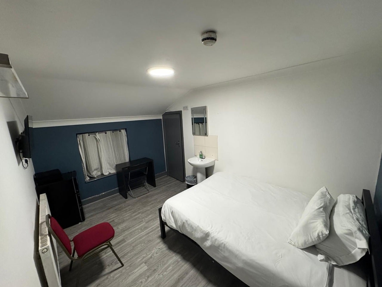 Room Fanshawe Avenue in Greater London