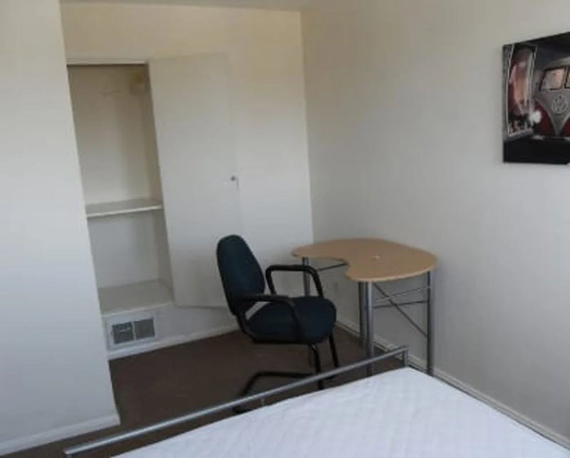 Room Humber Road in Greater London