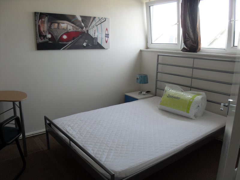 Room Humber Road in Greater London
