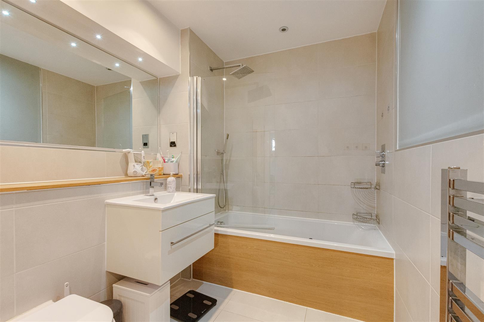 Flat Albemarle Road in Greater London