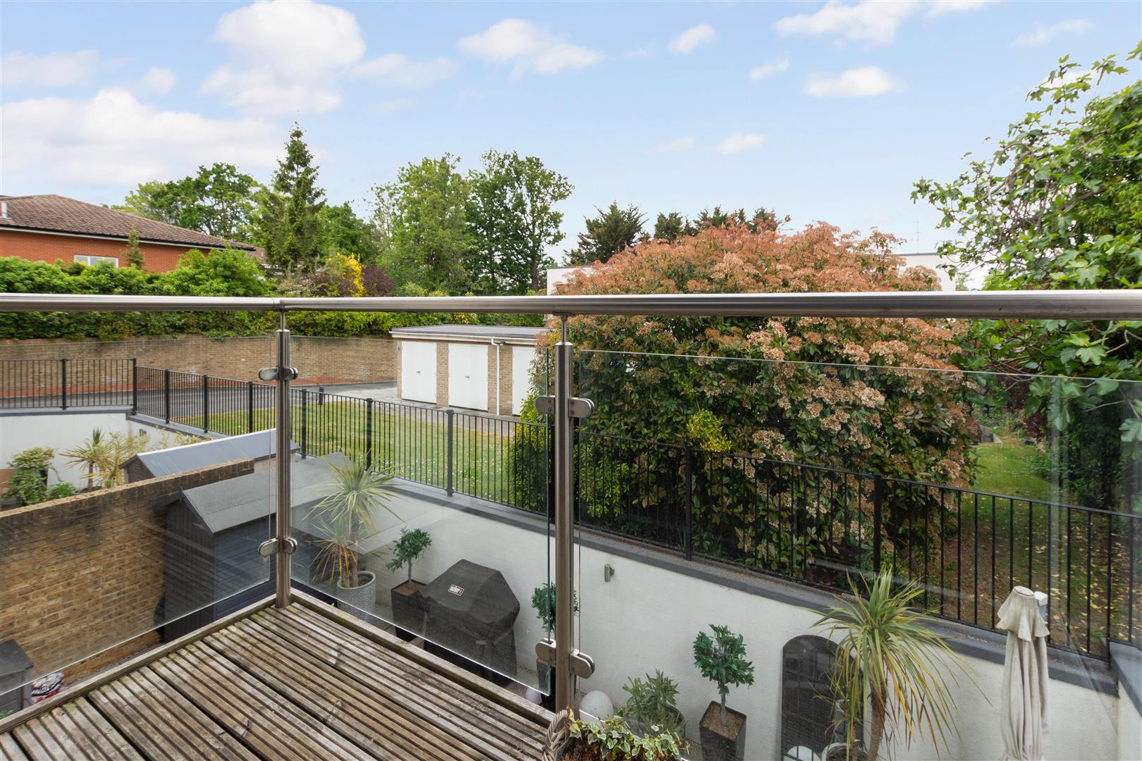Flat Albemarle Road in Greater London