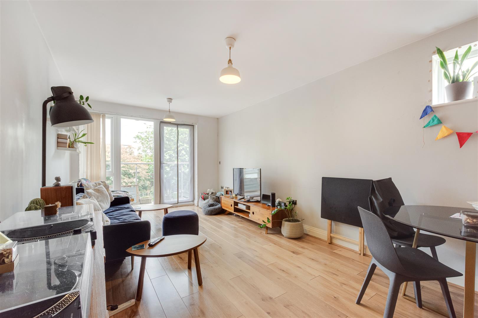 Flat Albemarle Road in Greater London