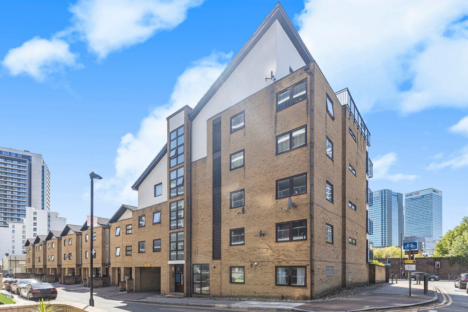 Flat Gaselee Street in Greater London