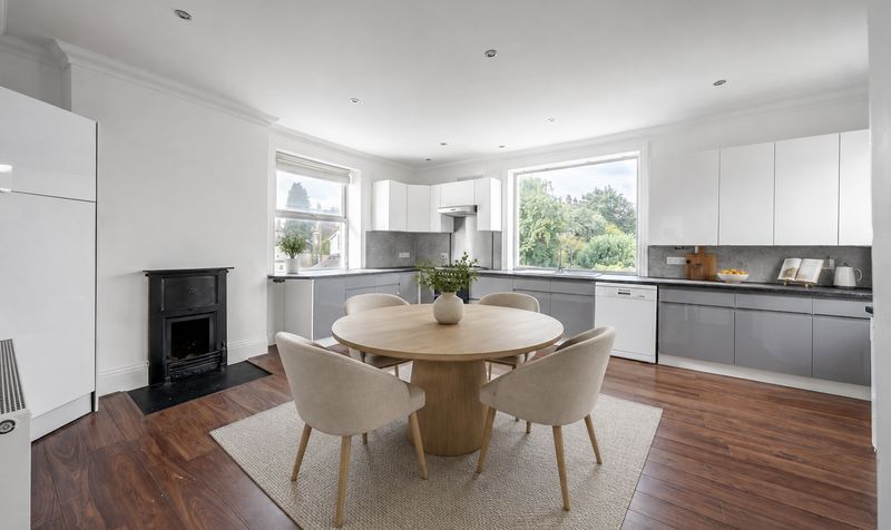 Flat Leeds Road in Harrogate