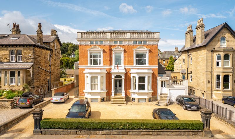 Flat Leeds Road in Harrogate