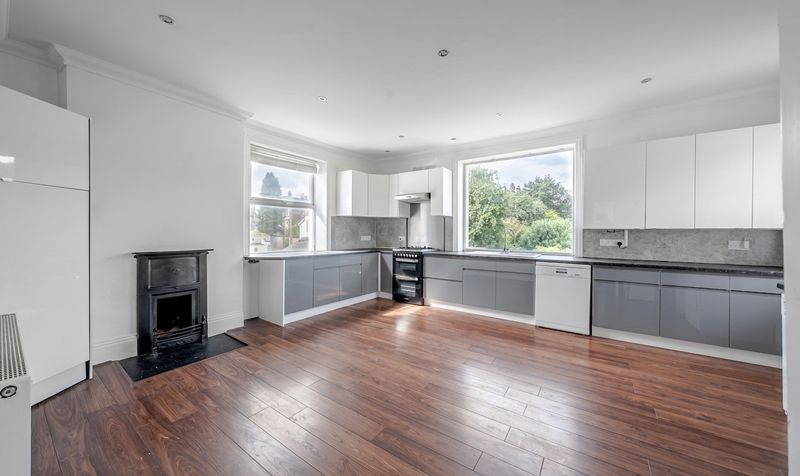 Flat Leeds Road in Harrogate