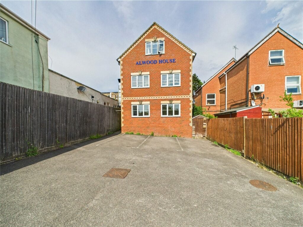 Flat Alexis Court in Hart