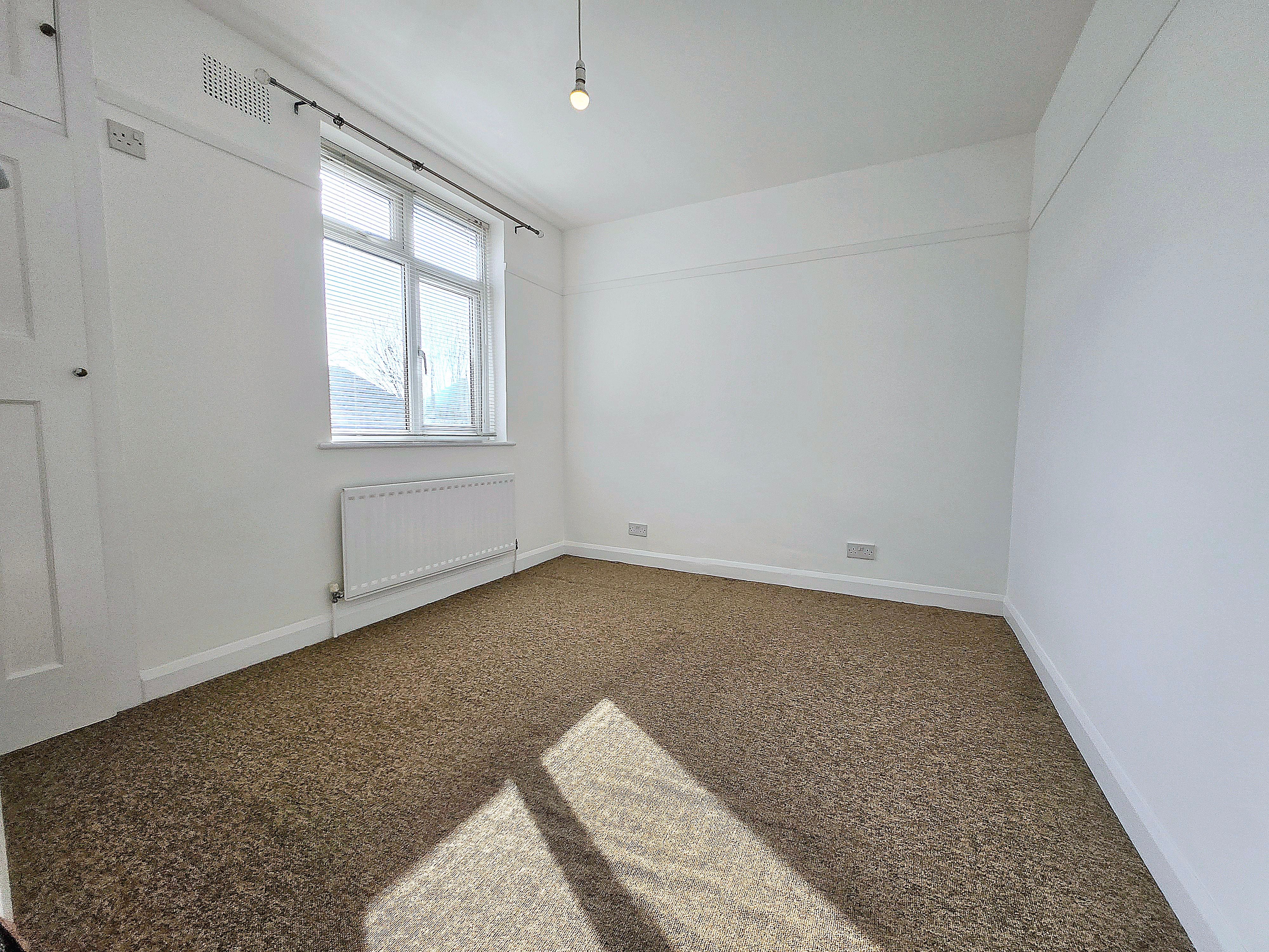 Flat Wordsworth Avenue in Greater London