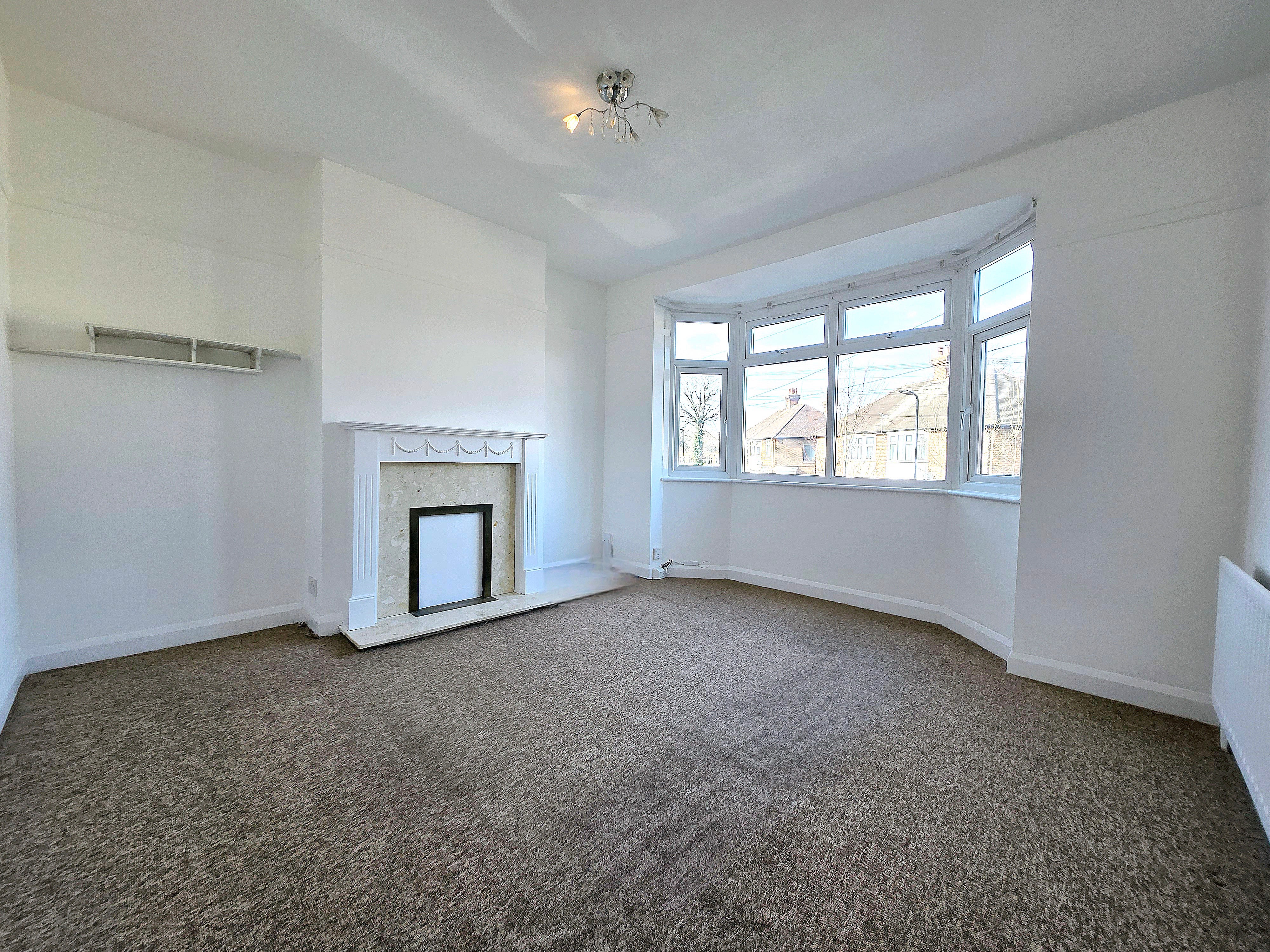 Flat Wordsworth Avenue in Greater London