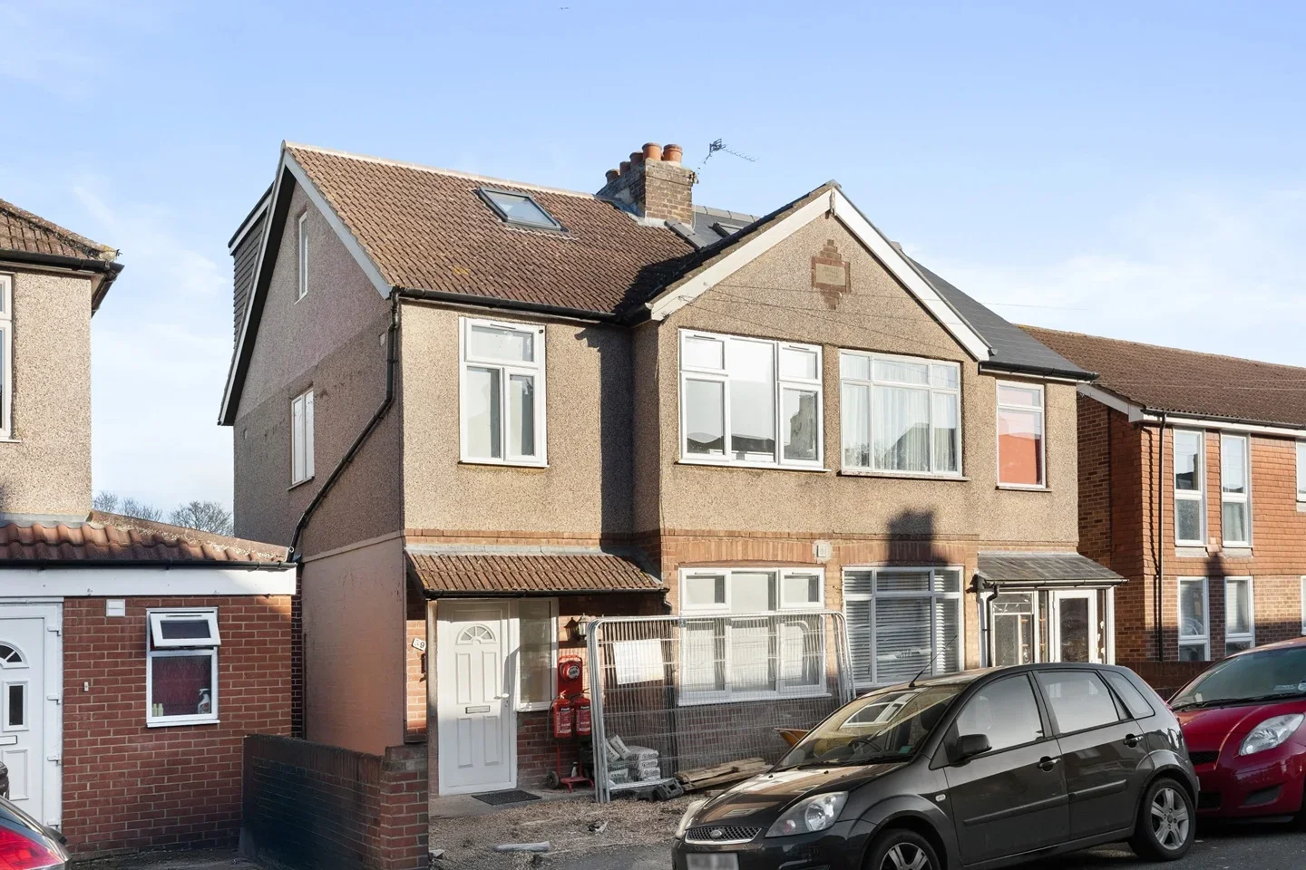 Flat Hythe Park Road in Borough of Runnymede