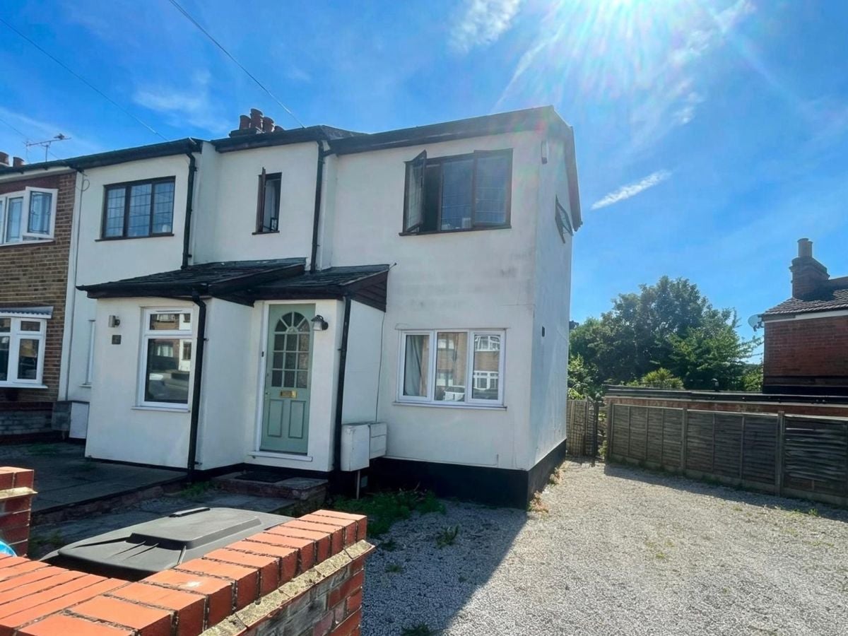 Flat King's Chase in Brentwood