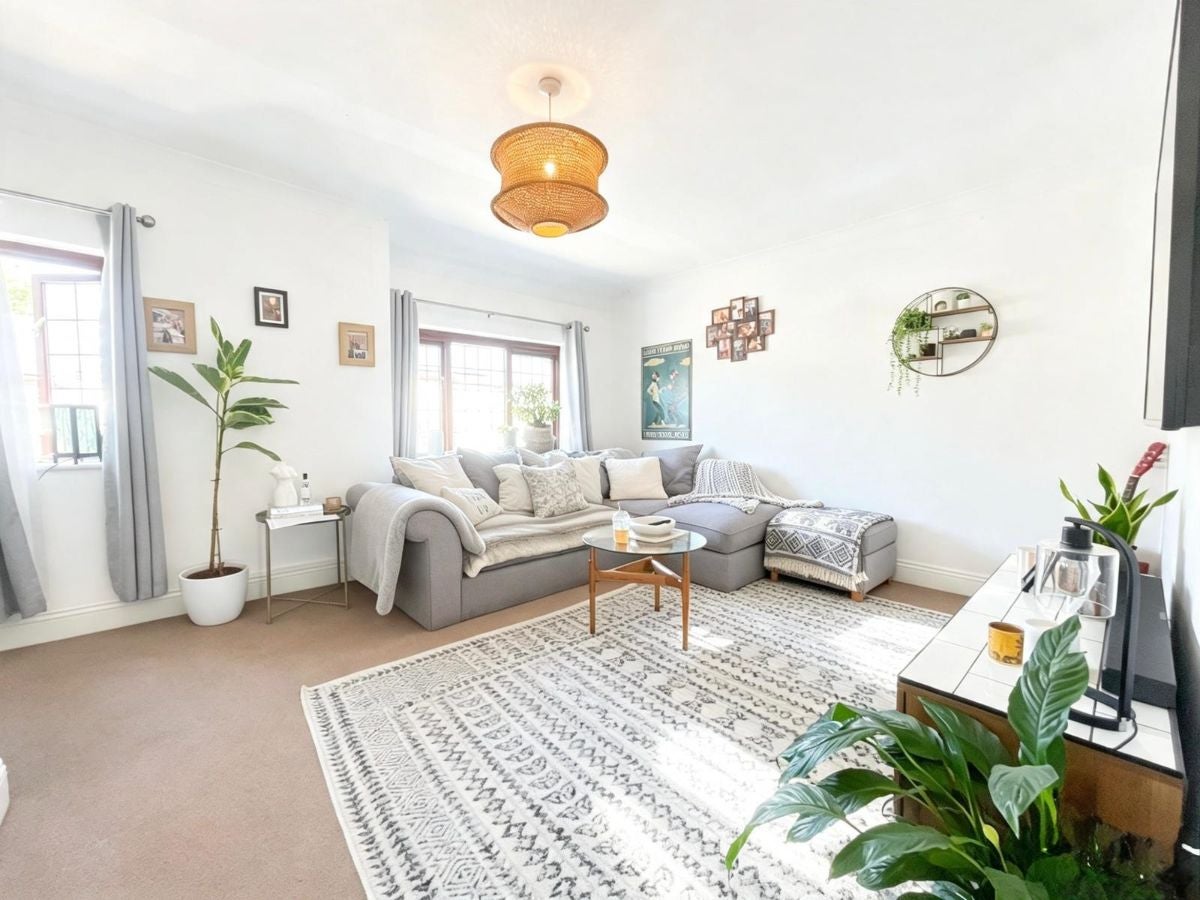 Flat King's Chase in Brentwood