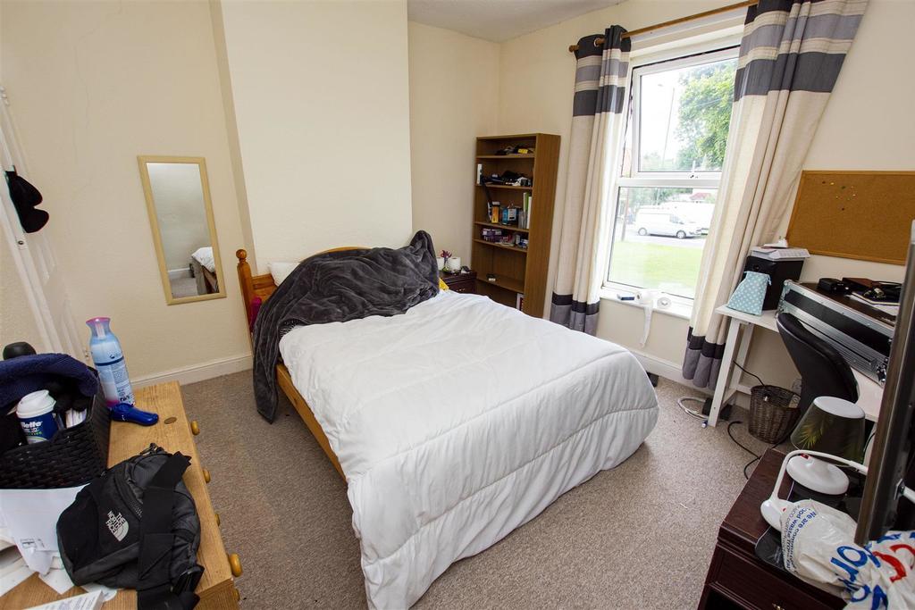 Flat Harborne Lane in Birmingham