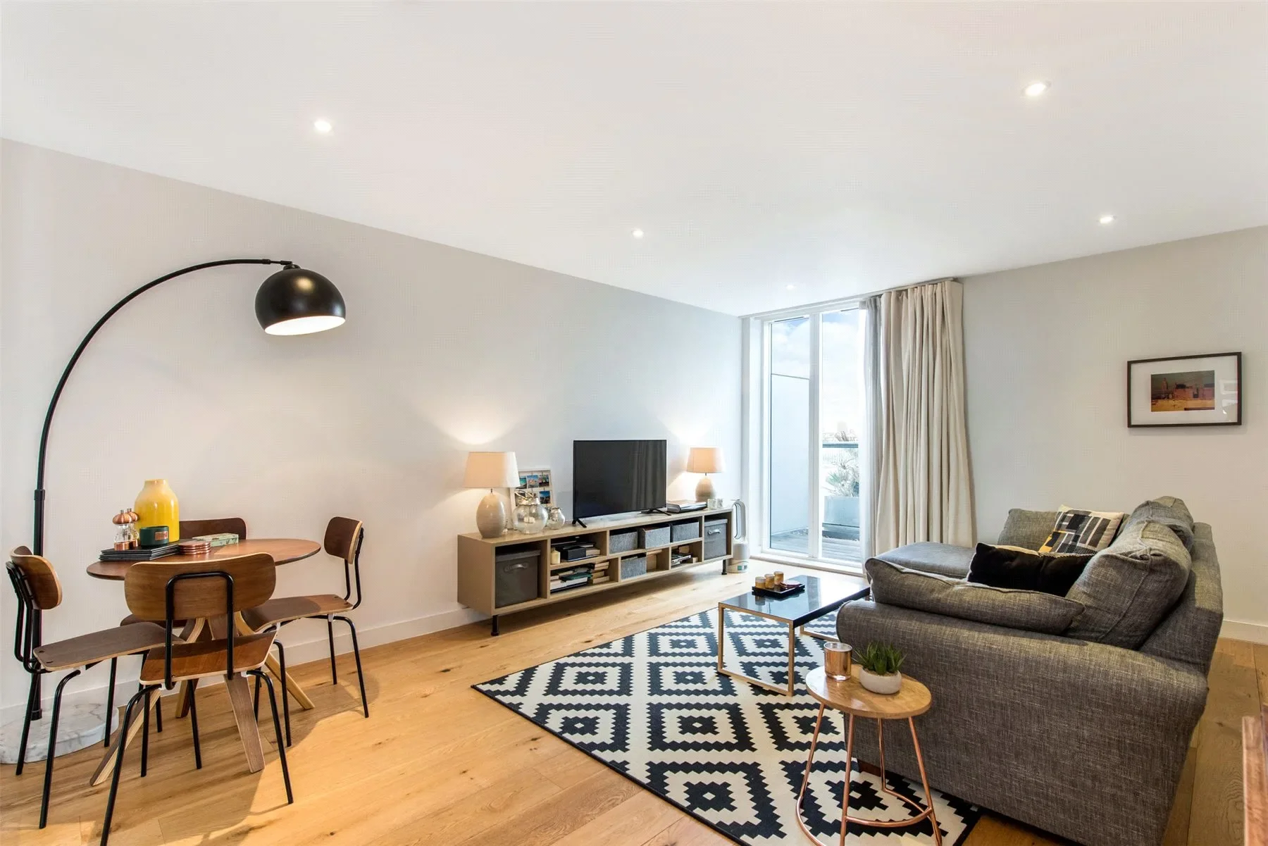 Flat Banning Street in Greater London