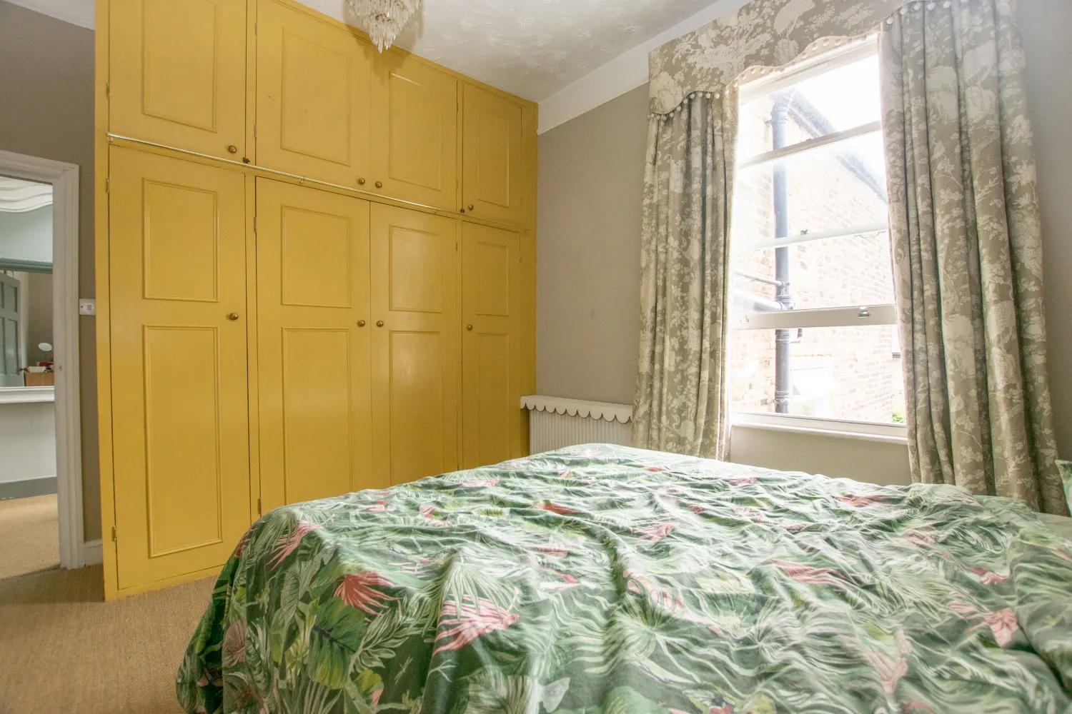 Flat Mervan Road in Greater London