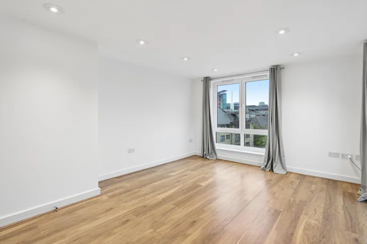Flat Victoria Way in Woking