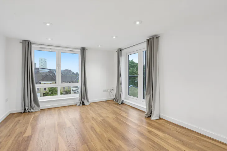 Flat Victoria Way in Woking