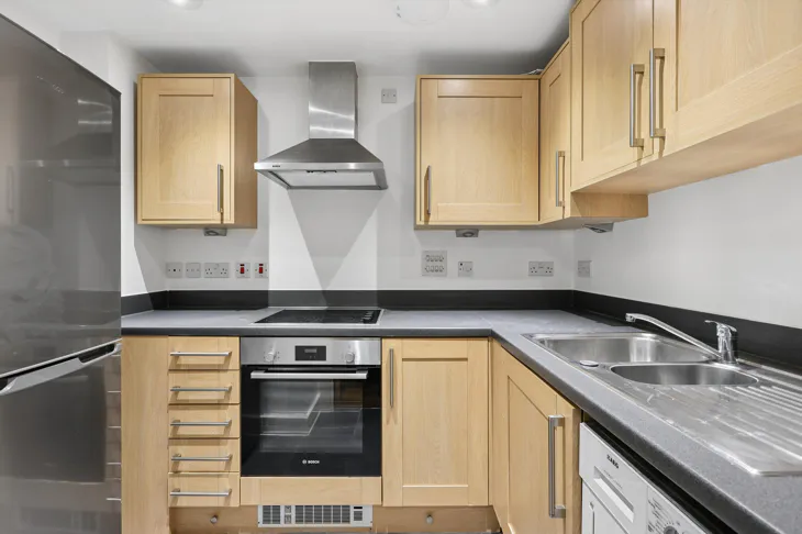 Flat Victoria Way in Woking