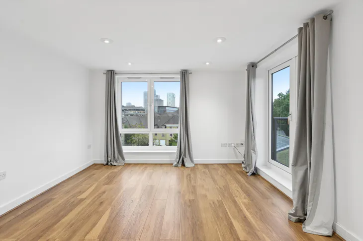 Flat Victoria Way in Woking