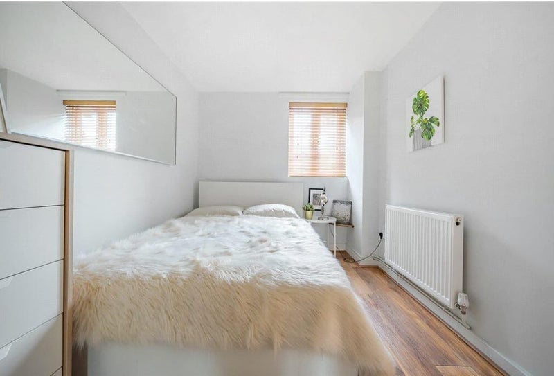 Room Sumner Road in Greater London