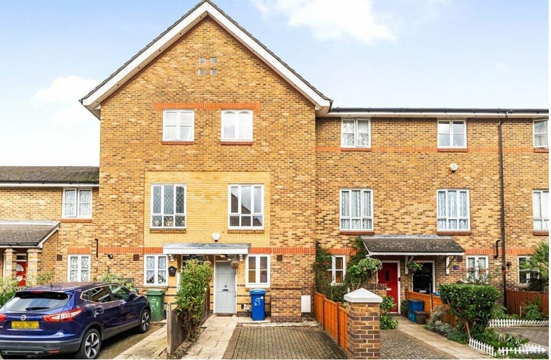 Room Sumner Road in Greater London