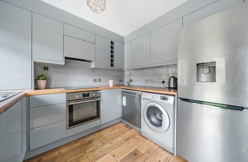 Room Sumner Road in Greater London