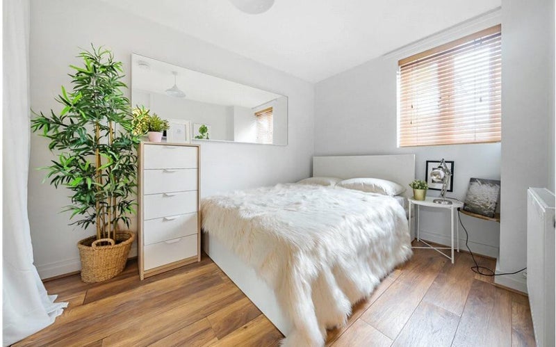 Room Sumner Road in Greater London