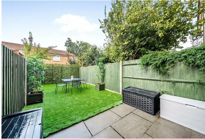Room Sumner Road in Greater London