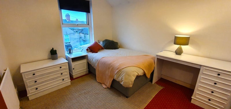 Room Tewkesbury Street in Cardiff