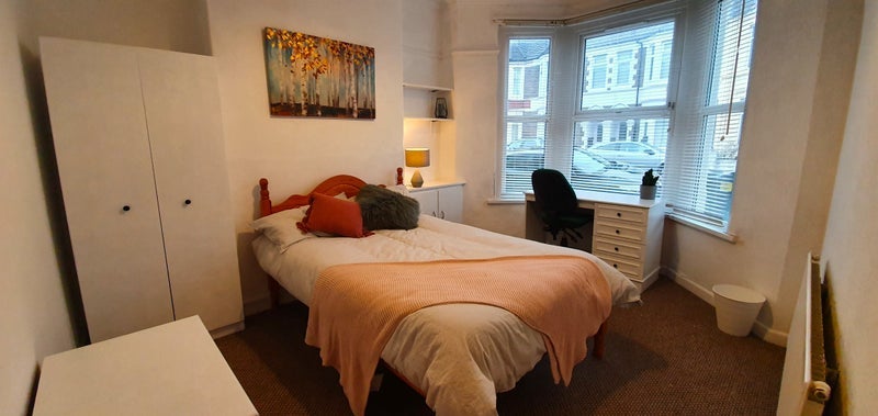 Room Tewkesbury Street in Cardiff
