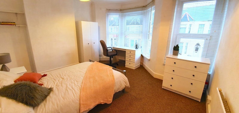 Room Tewkesbury Street in Cardiff