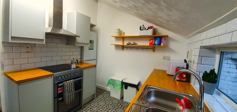 Room Tewkesbury Street in Cardiff