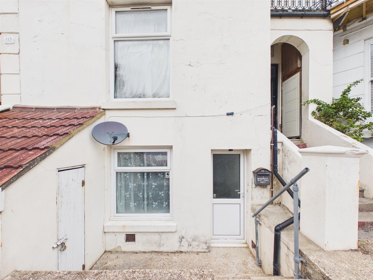 Flat Clarendon Road in Portsmouth