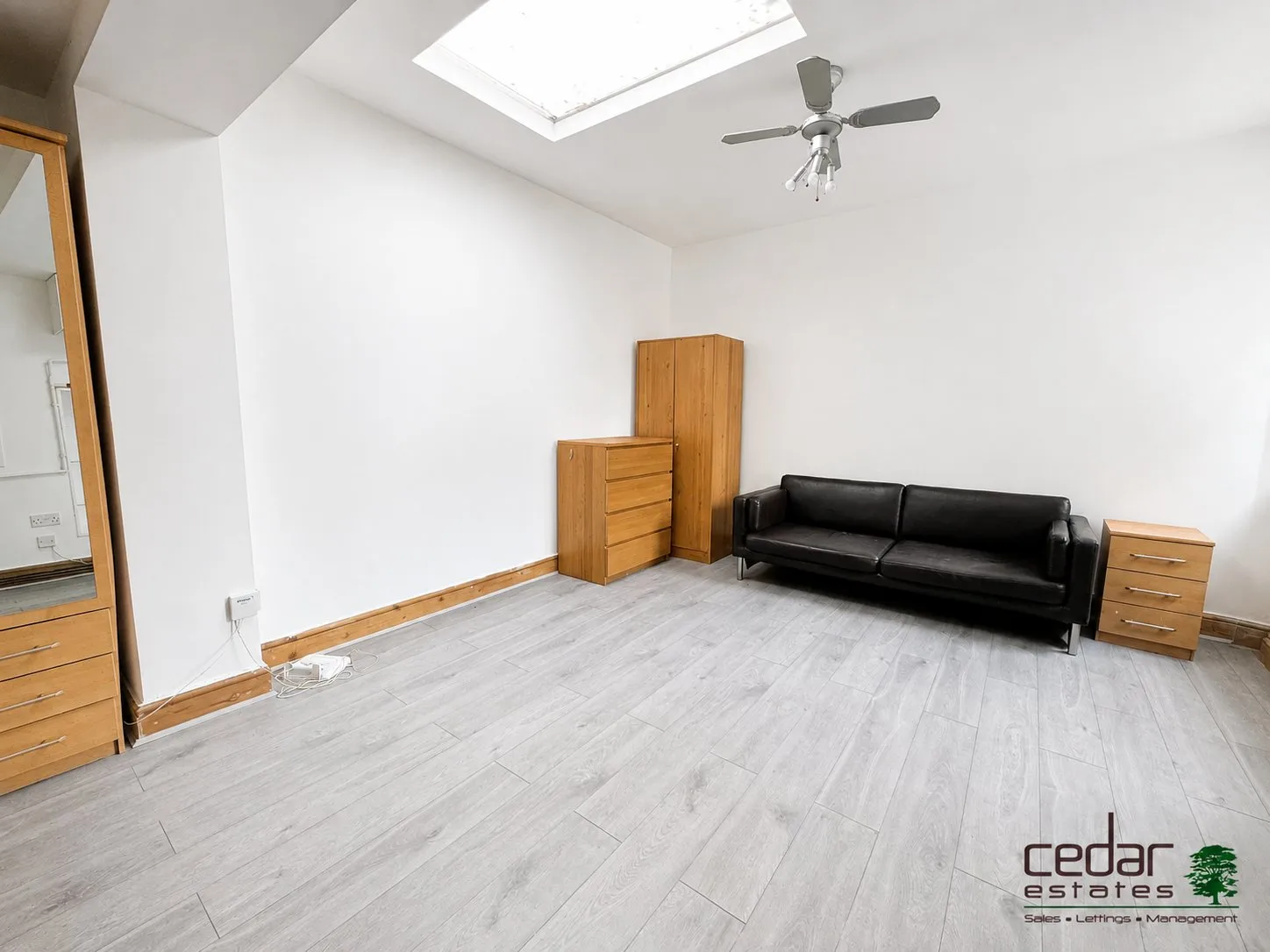 Flat Blackburn Road in Greater London