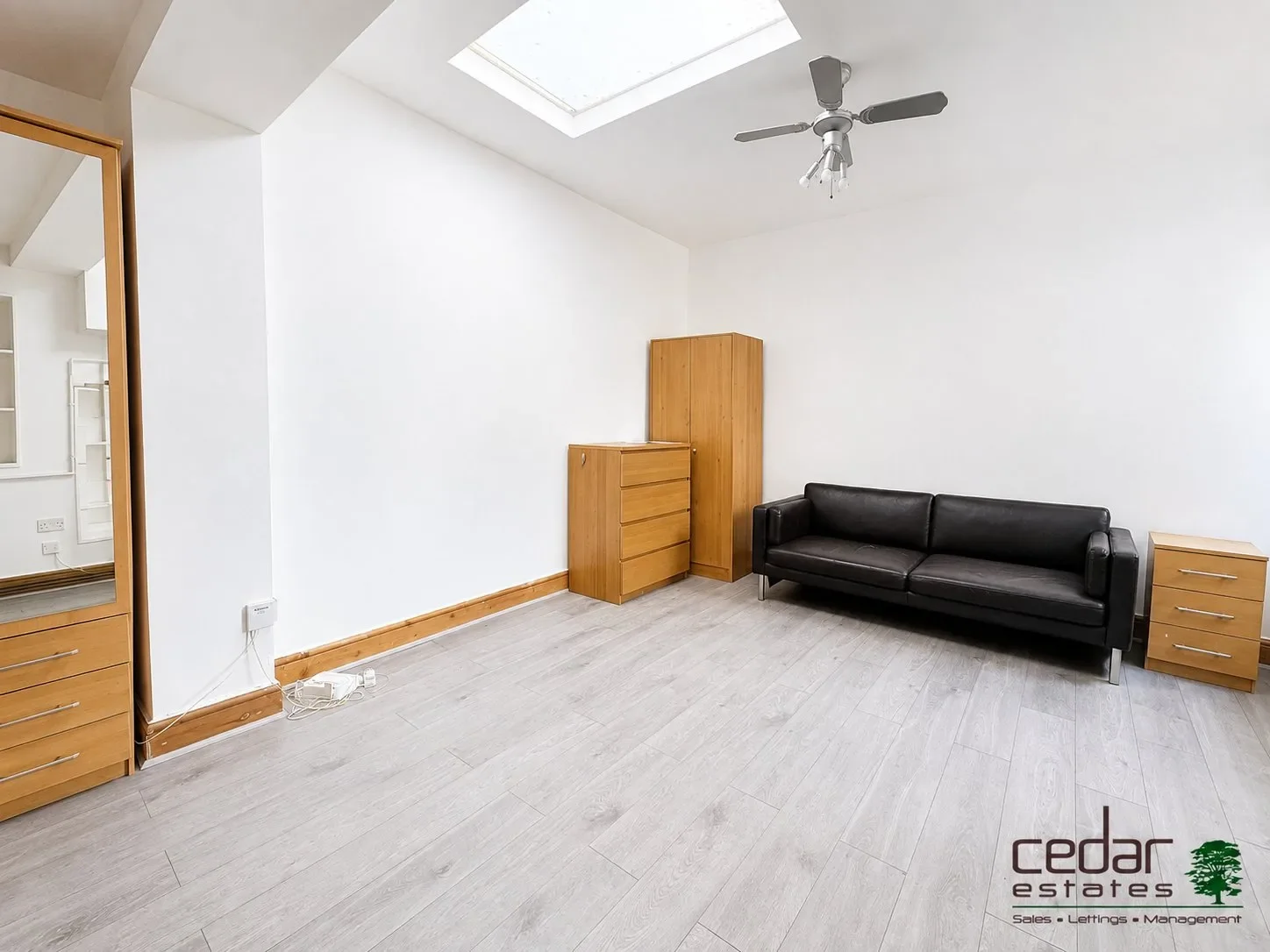 Flat Blackburn Road in Greater London