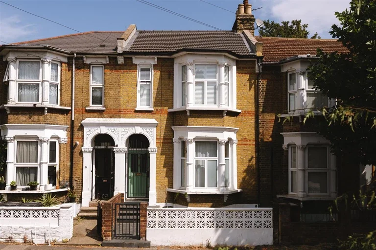 House Mount Pleasant Lane in Greater London