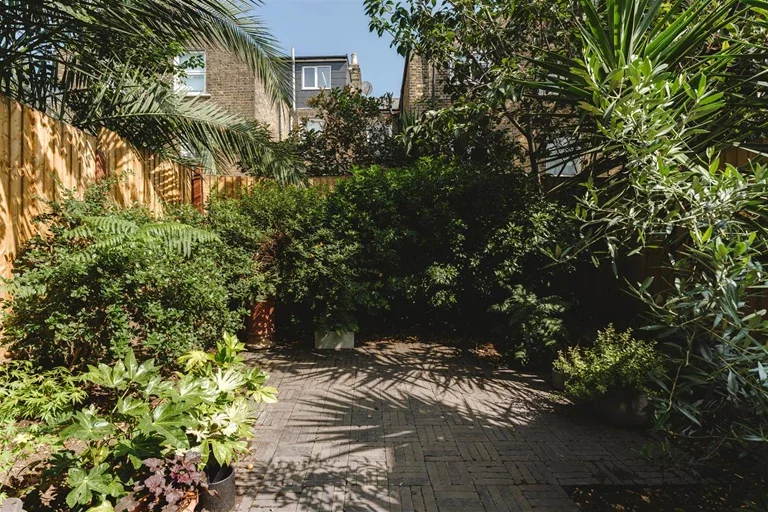 House Mount Pleasant Lane in Greater London