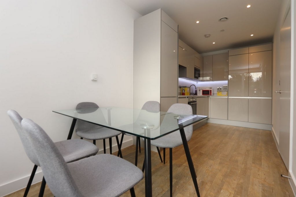Room Globe Road in Greater London