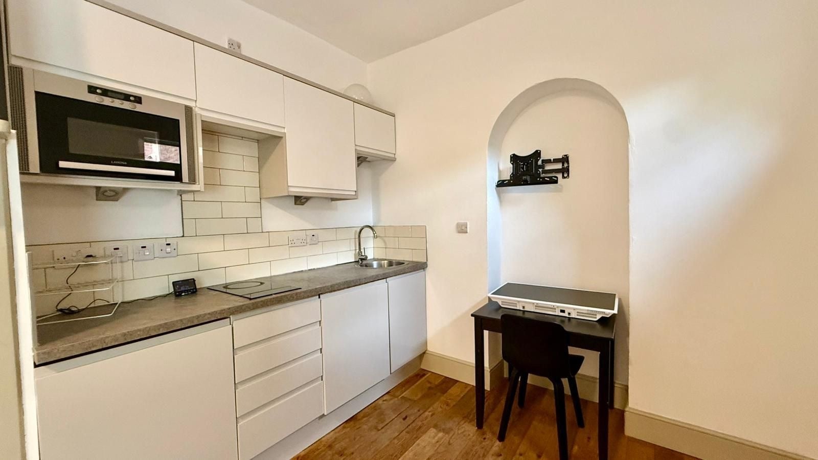 Flat Woodhurst Road in Birmingham